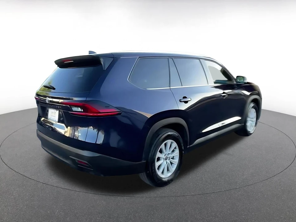 2025 Toyota Highlander - Image 12 of 31