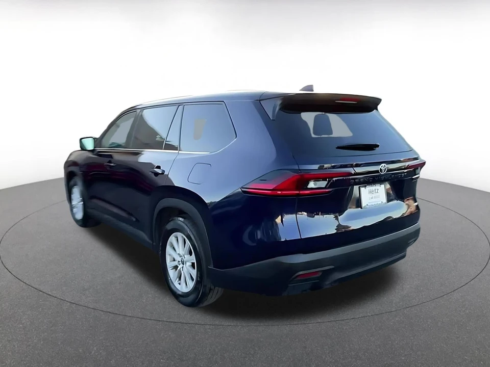 2025 Toyota Highlander - Image 9 of 31