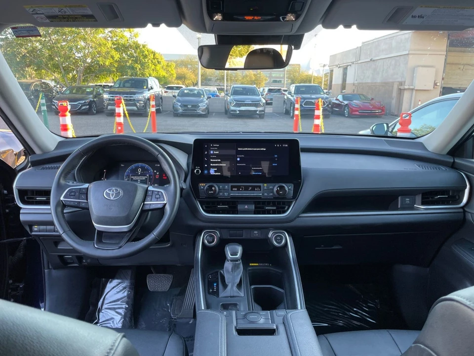 2025 Toyota Highlander - Image 30 of 31