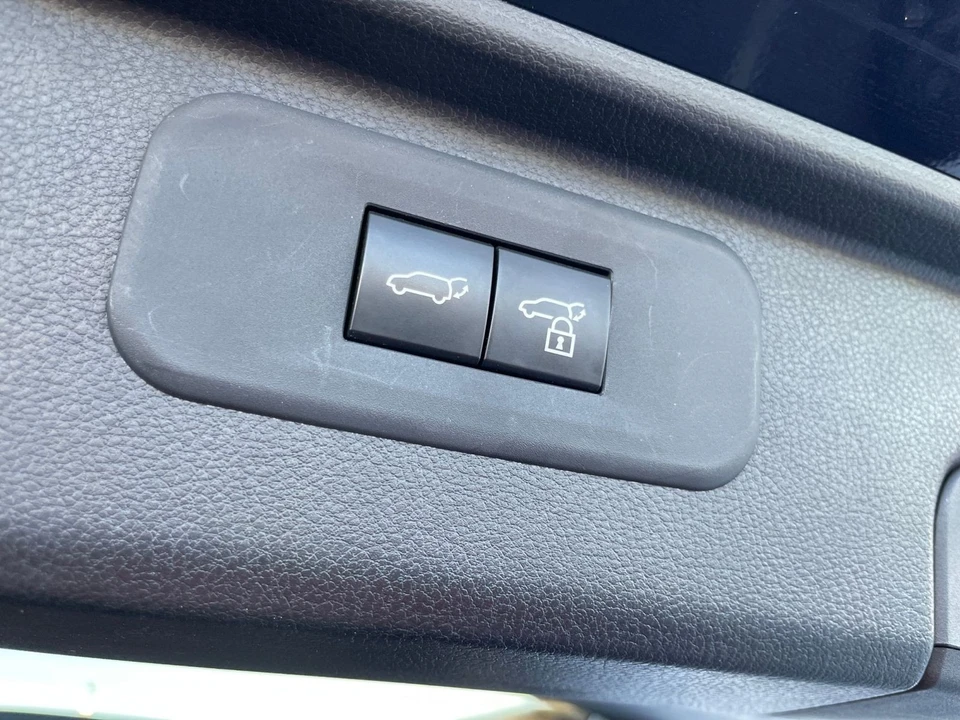 2025 Toyota Highlander - Image 19 of 31
