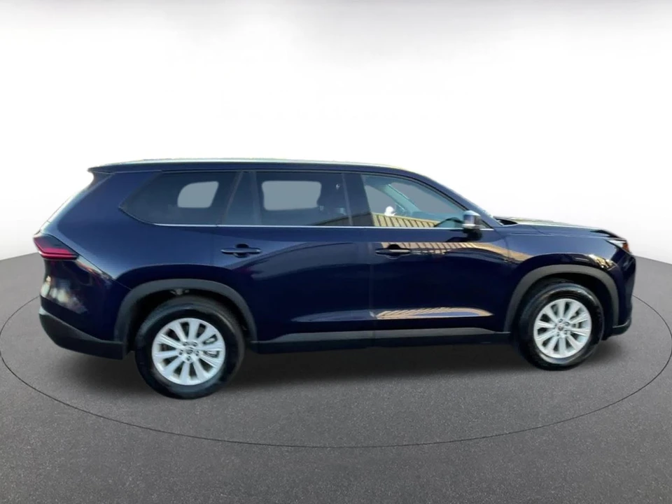 2025 Toyota Highlander - Image 13 of 31