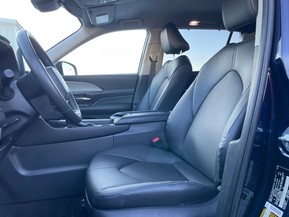 2025 Toyota Highlander - Image 23 of 31