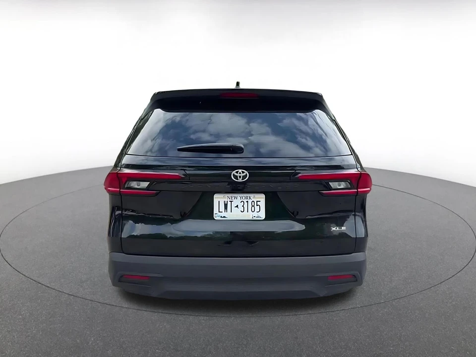 2025 Toyota Highlander - Image 14 of 31