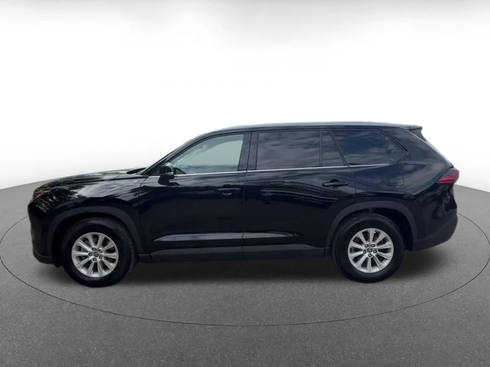 2025 Toyota Highlander - Image 11 of 31