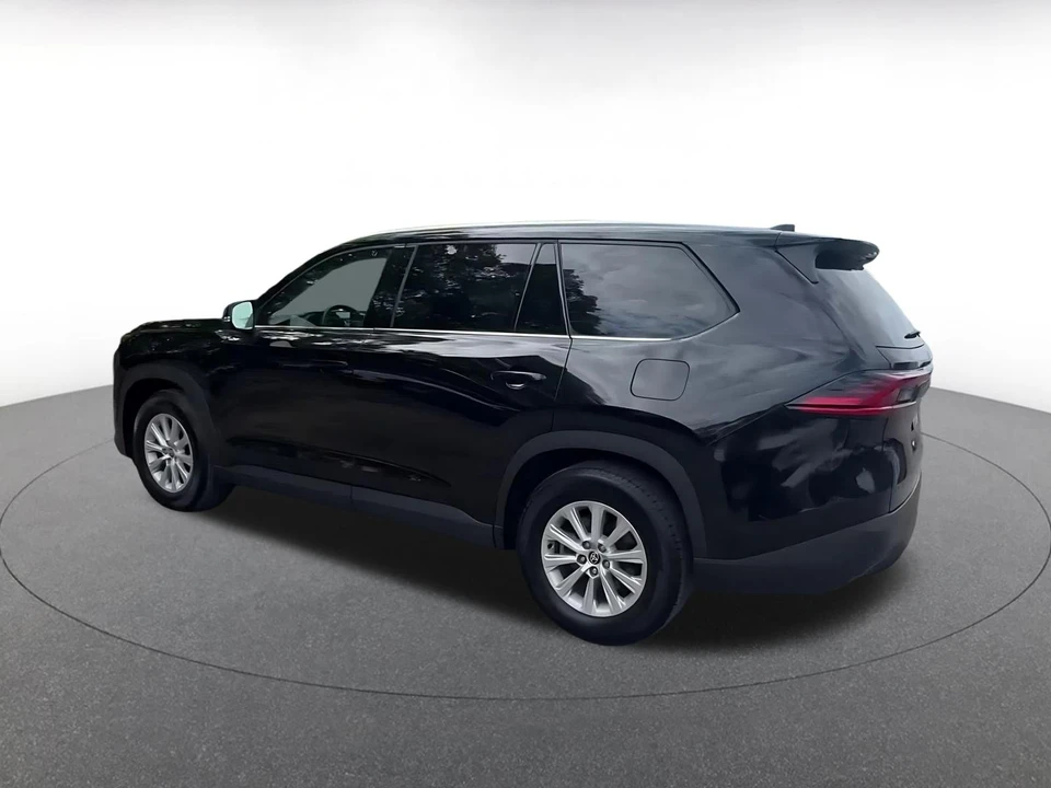 2025 Toyota Highlander - Image 12 of 31