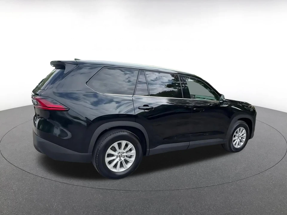 2025 Toyota Highlander - Image 17 of 31