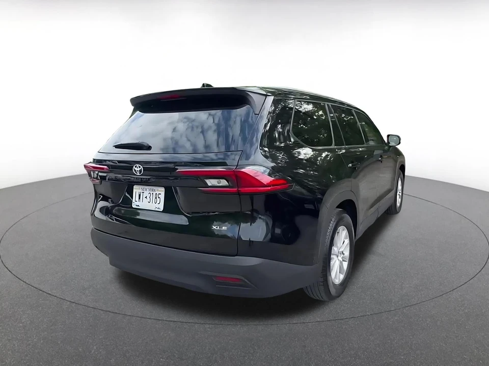 2025 Toyota Highlander - Image 16 of 31