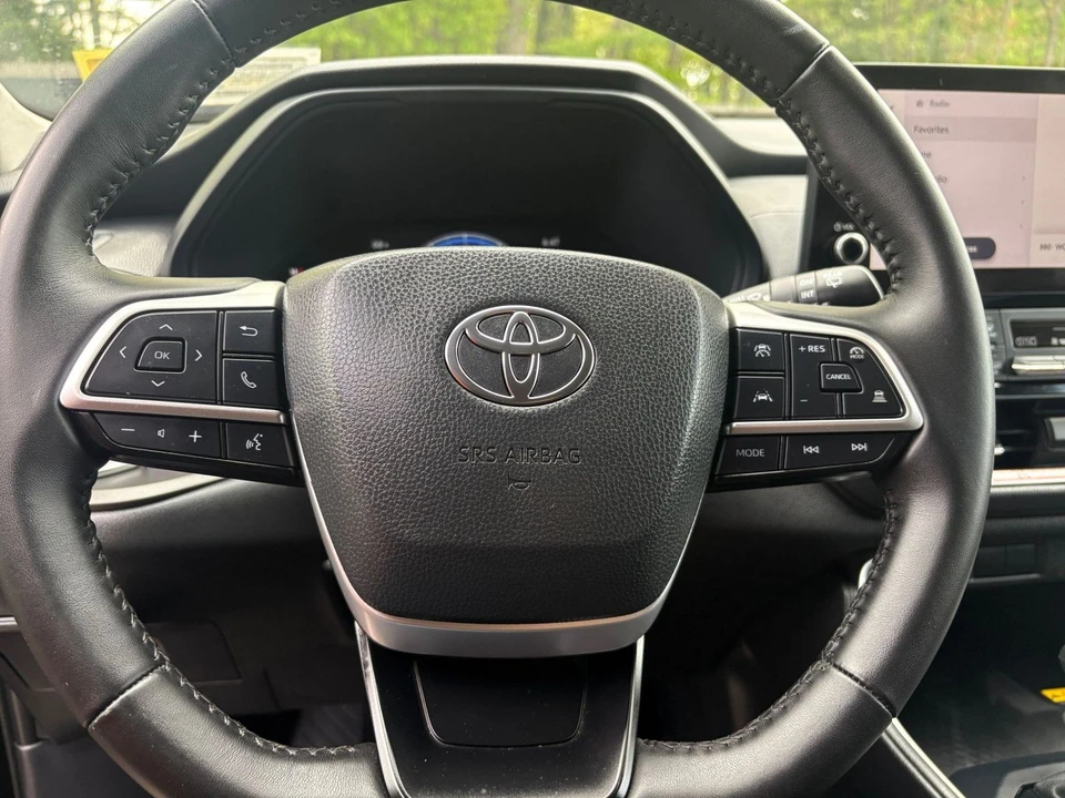 2025 Toyota Highlander - Image 22 of 31