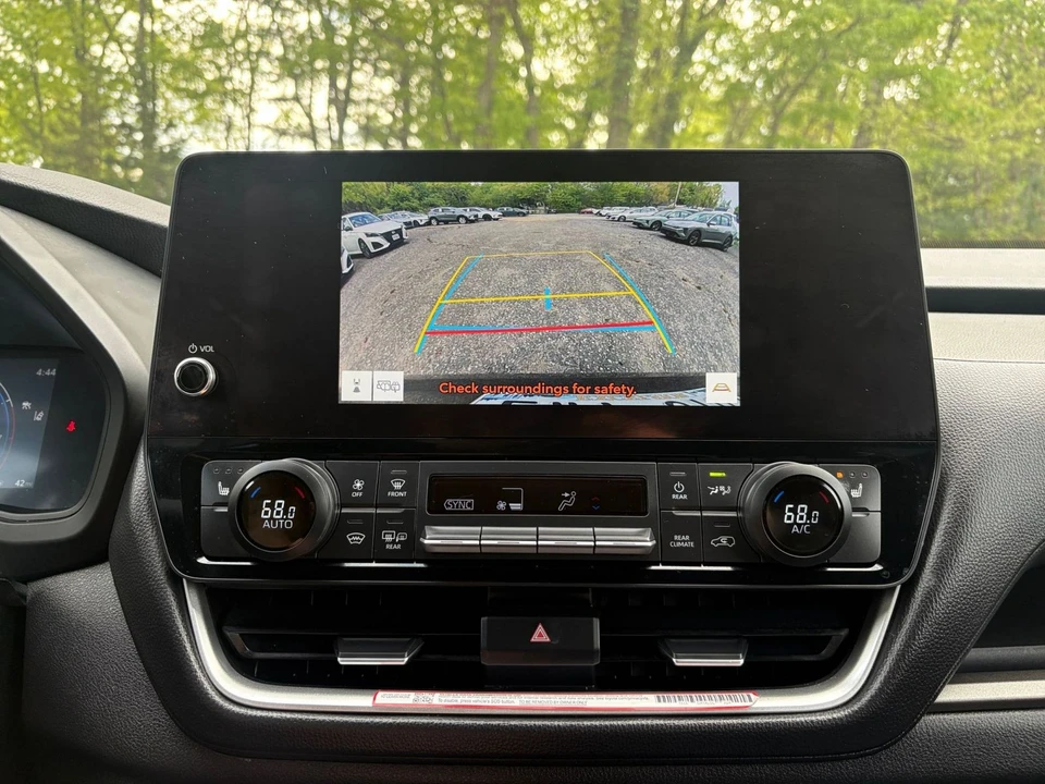 2025 Toyota Highlander - Image 19 of 31