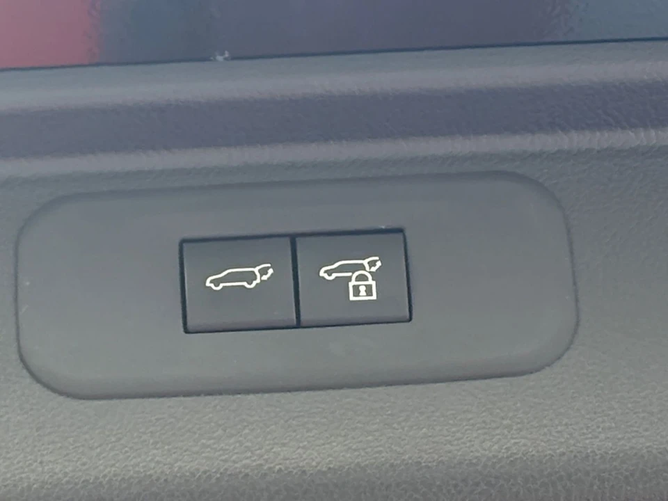 2025 Toyota Highlander - Image 18 of 31