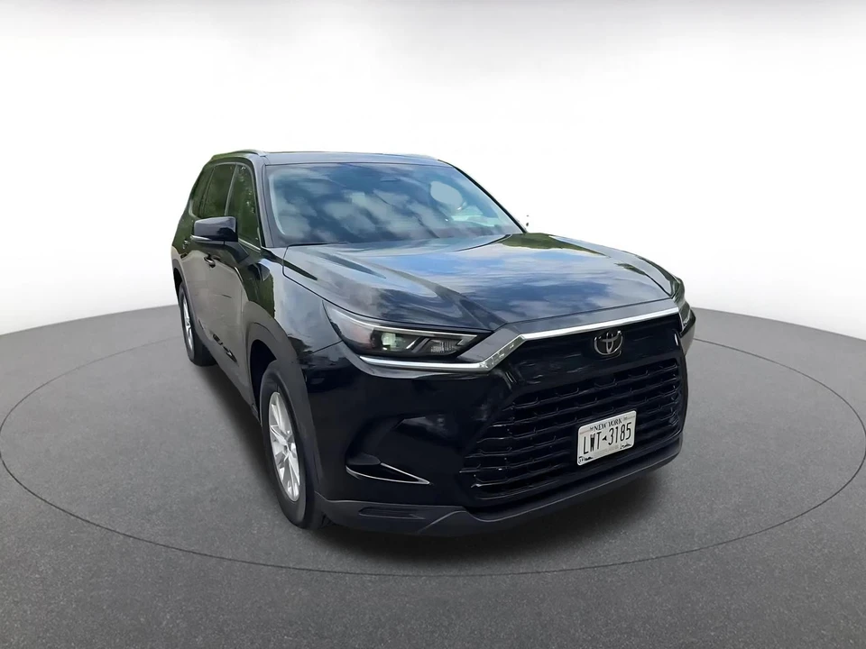 2025 Toyota Highlander - Image 3 of 31
