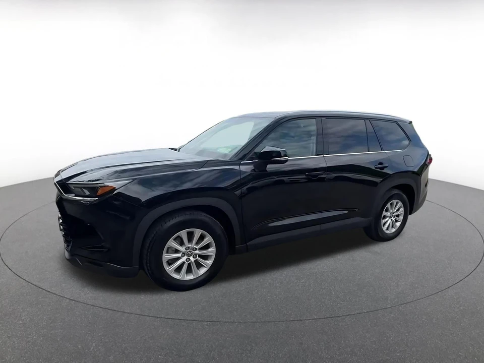 2025 Toyota Highlander - Image 9 of 31