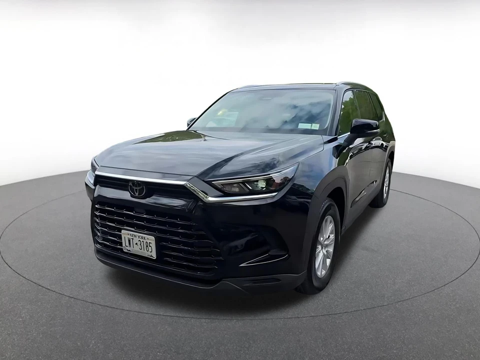 2025 Toyota Highlander - Image 8 of 31