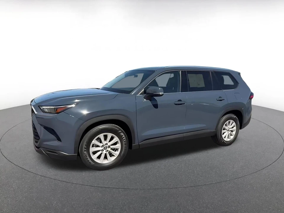 2025 Toyota Highlander - Image 6 of 31