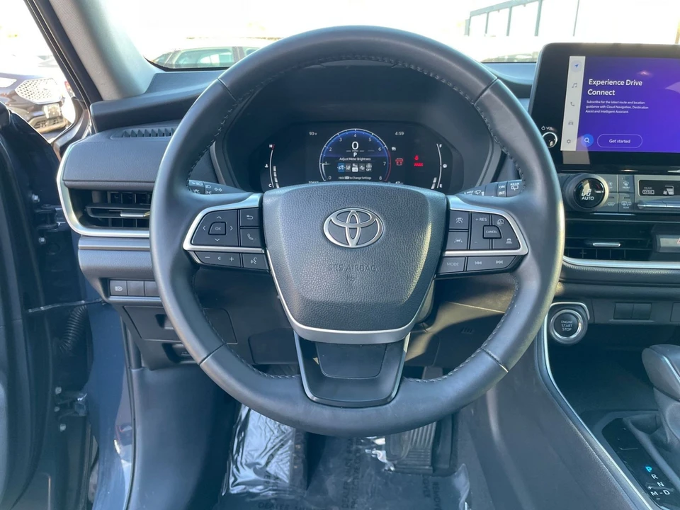 2025 Toyota Highlander - Image 24 of 31