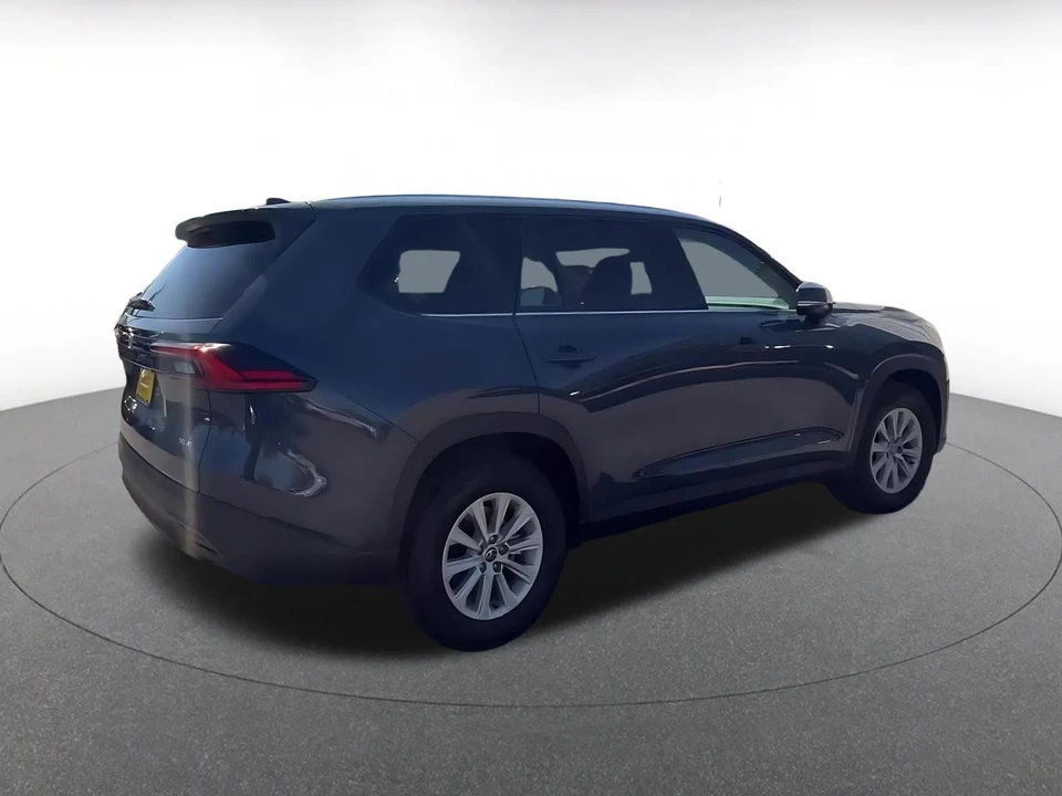 2025 Toyota Highlander - Image 11 of 31