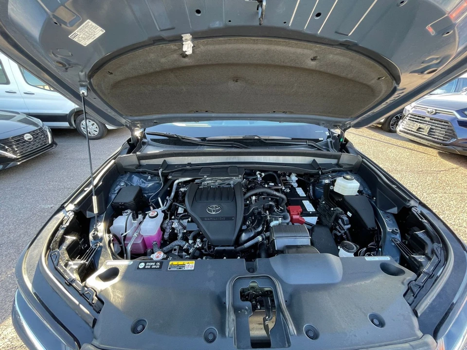 2025 Toyota Highlander - Image 29 of 31