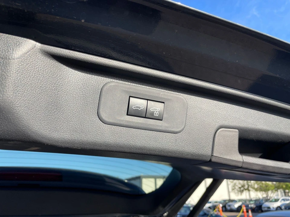 2025 Toyota Highlander - Image 19 of 31