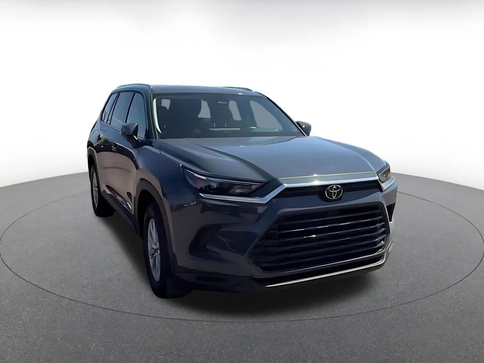 2025 Toyota Highlander - Image 3 of 31