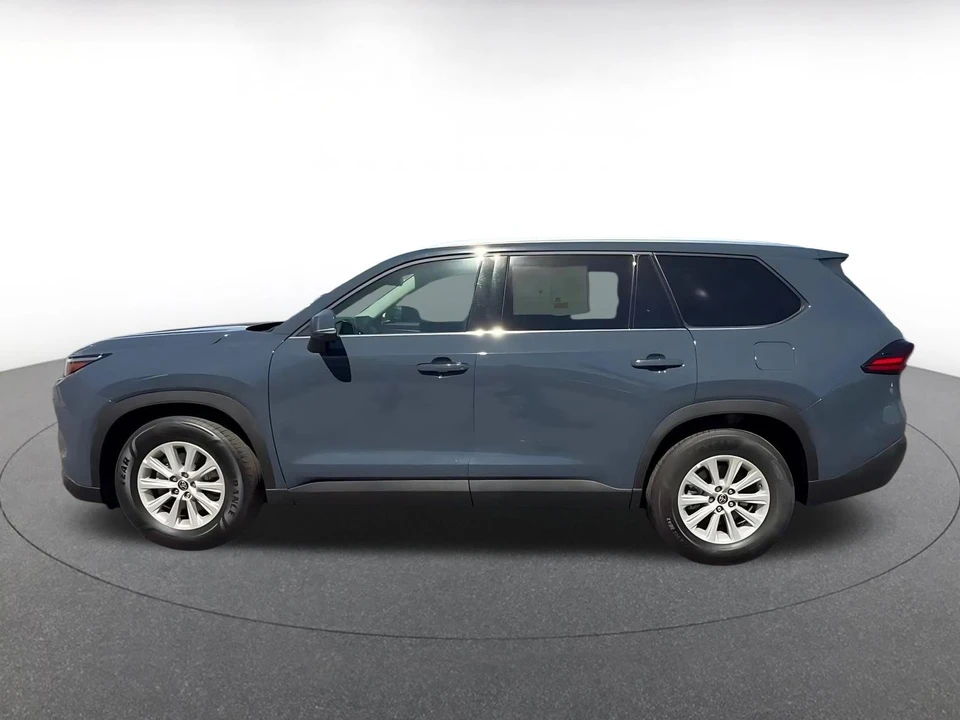 2025 Toyota Highlander - Image 7 of 31