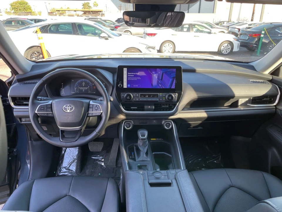 2025 Toyota Highlander - Image 30 of 31