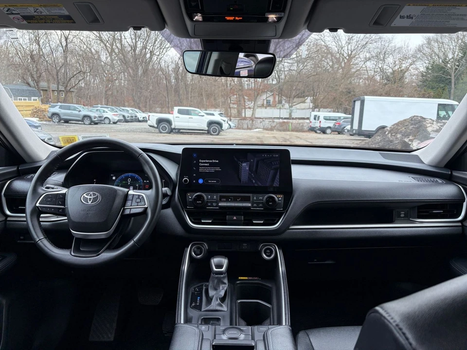 2025 Toyota Highlander - Image 30 of 31