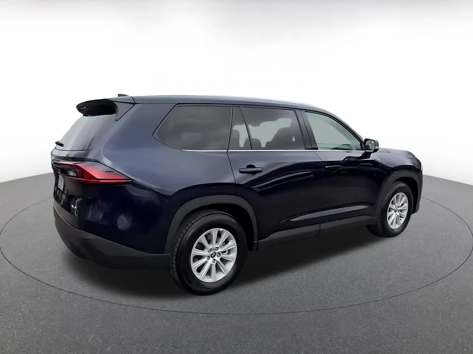 2025 Toyota Highlander - Image 11 of 31
