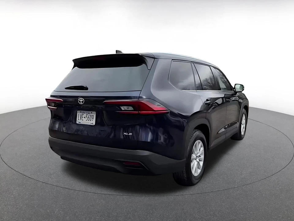 2025 Toyota Highlander - Image 12 of 31