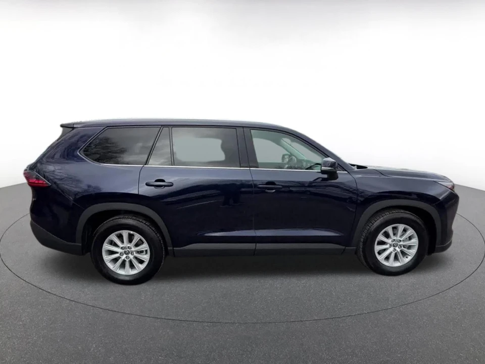 2025 Toyota Highlander - Image 13 of 31