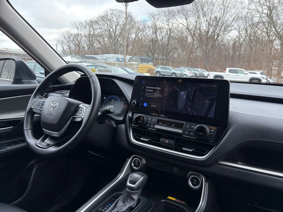 2025 Toyota Highlander - Image 31 of 31