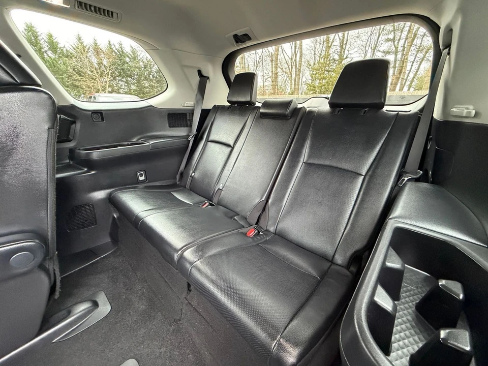 2025 Toyota Highlander - Image 24 of 31