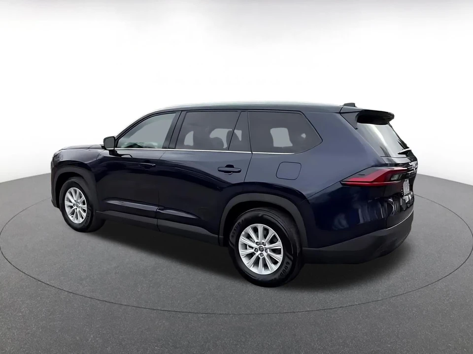 2025 Toyota Highlander - Image 8 of 31