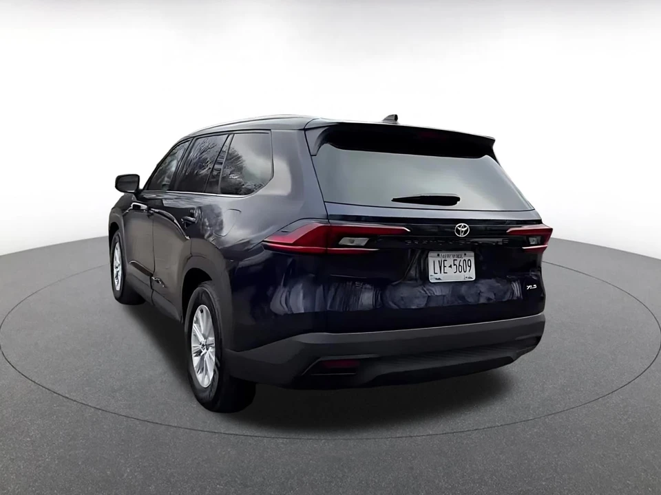 2025 Toyota Highlander - Image 9 of 31