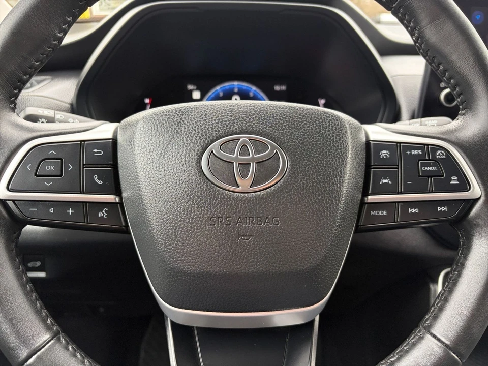 2025 Toyota Highlander - Image 23 of 31