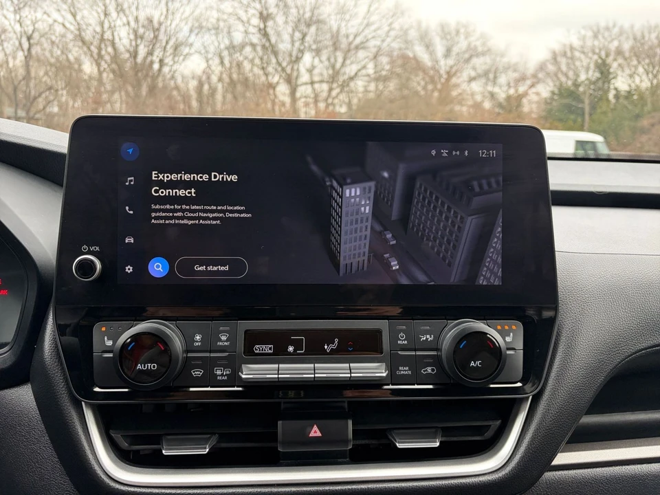 2025 Toyota Highlander - Image 17 of 31