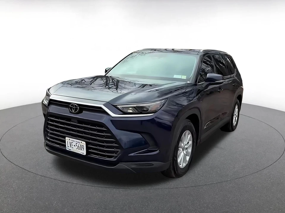 2025 Toyota Highlander - Image 5 of 31
