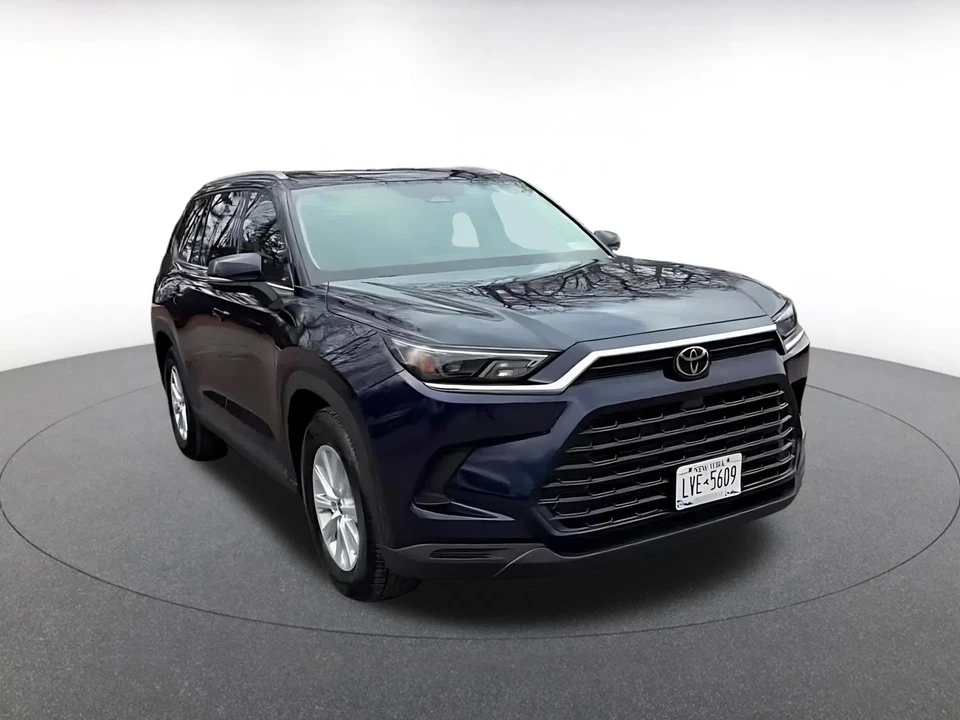 2025 Toyota Highlander - Image 3 of 31