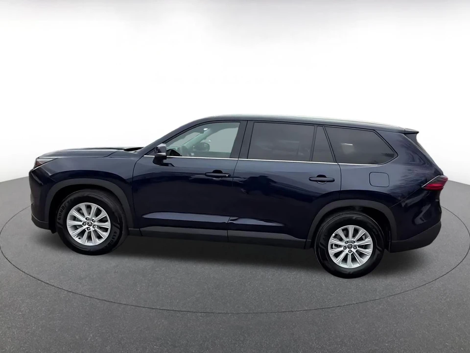 2025 Toyota Highlander - Image 7 of 31