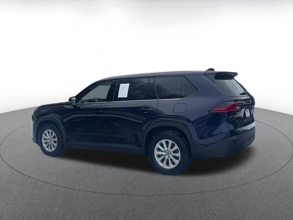 2025 Toyota Highlander - Image 8 of 31