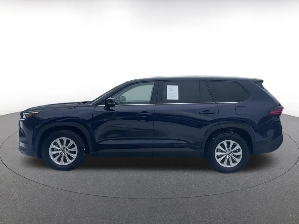 2025 Toyota Highlander - Image 7 of 31