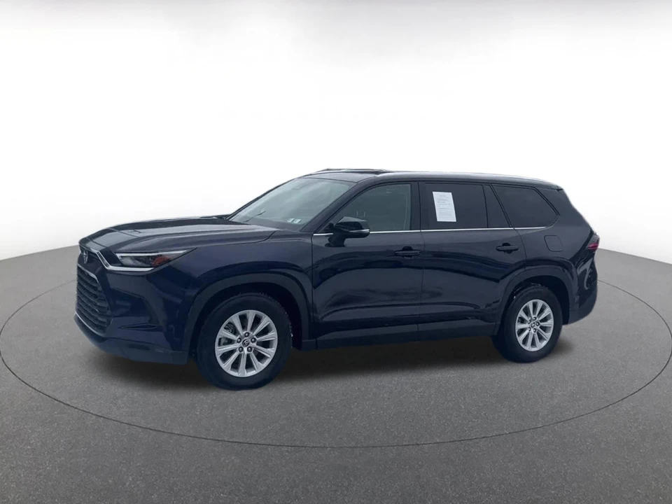 2025 Toyota Highlander - Image 6 of 31