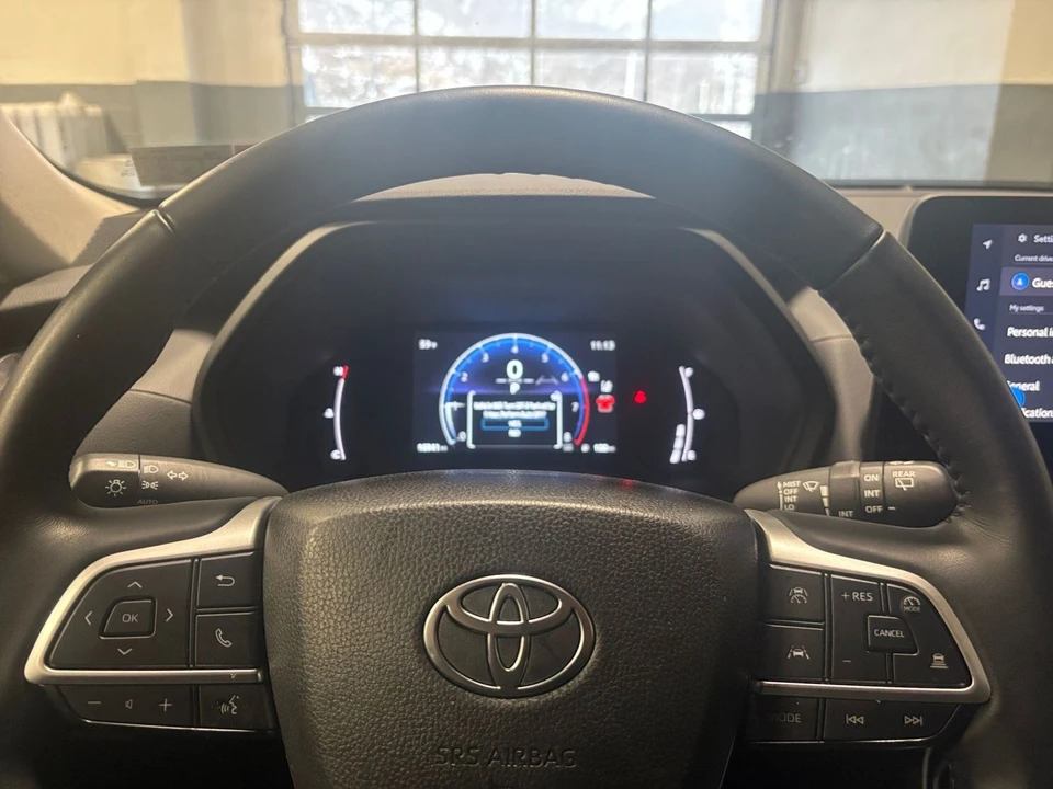 2025 Toyota Highlander - Image 24 of 31