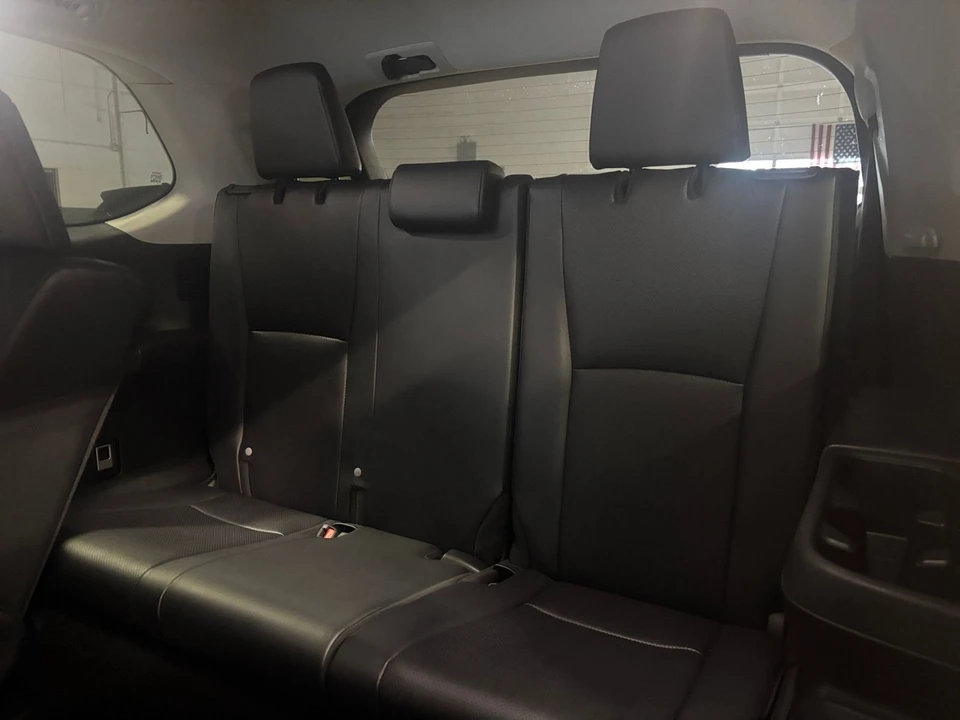 2025 Toyota Highlander - Image 25 of 31