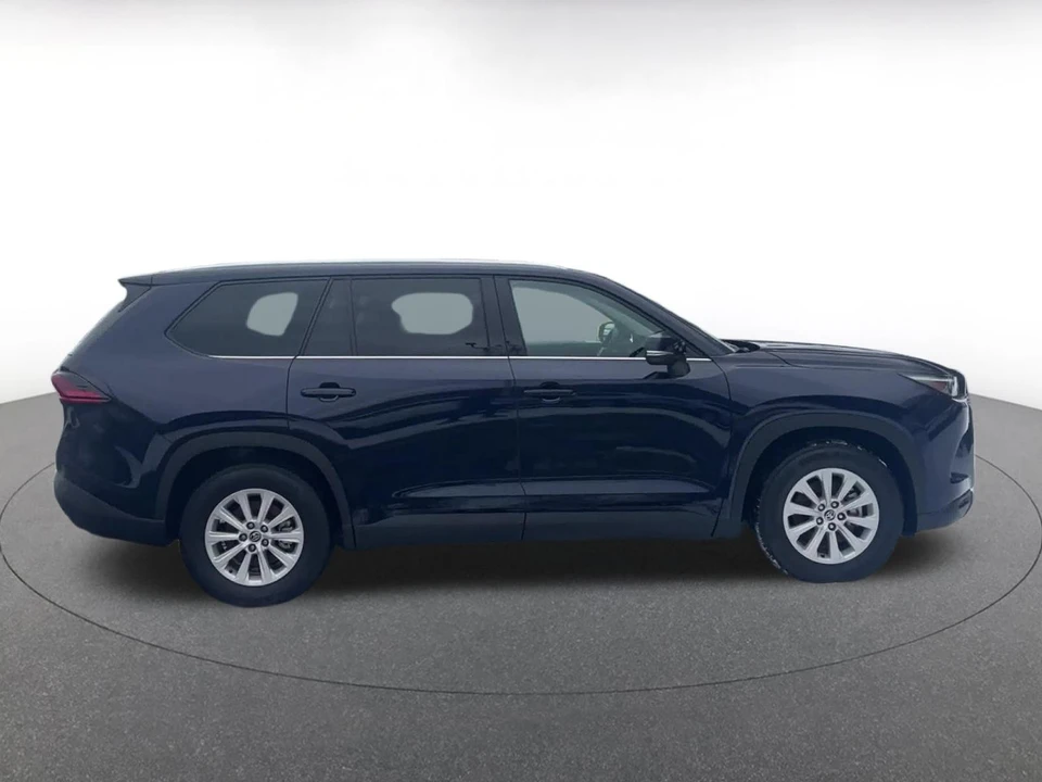 2025 Toyota Highlander - Image 13 of 31