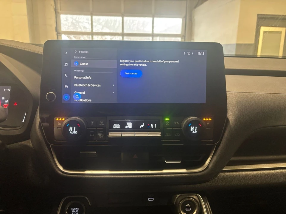 2025 Toyota Highlander - Image 15 of 31