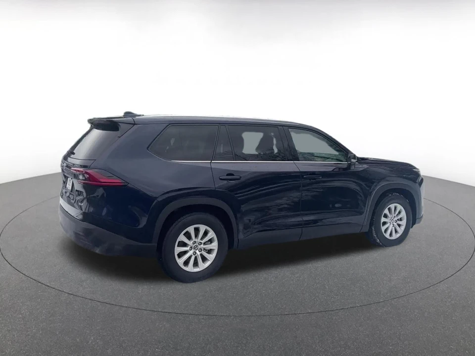 2025 Toyota Highlander - Image 11 of 31