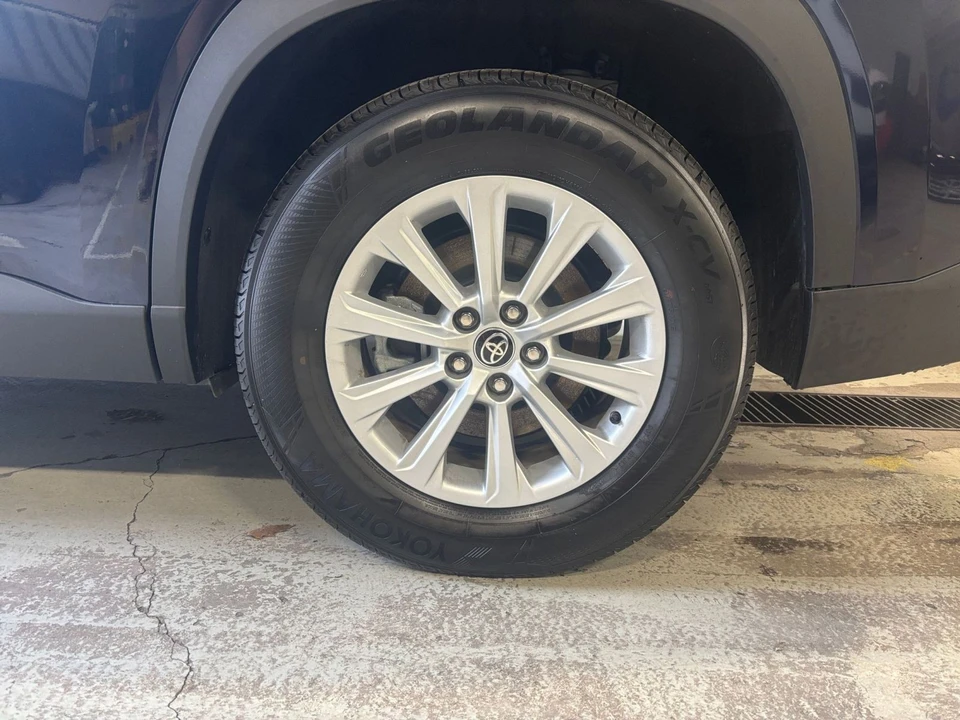 2025 Toyota Highlander - Image 27 of 31