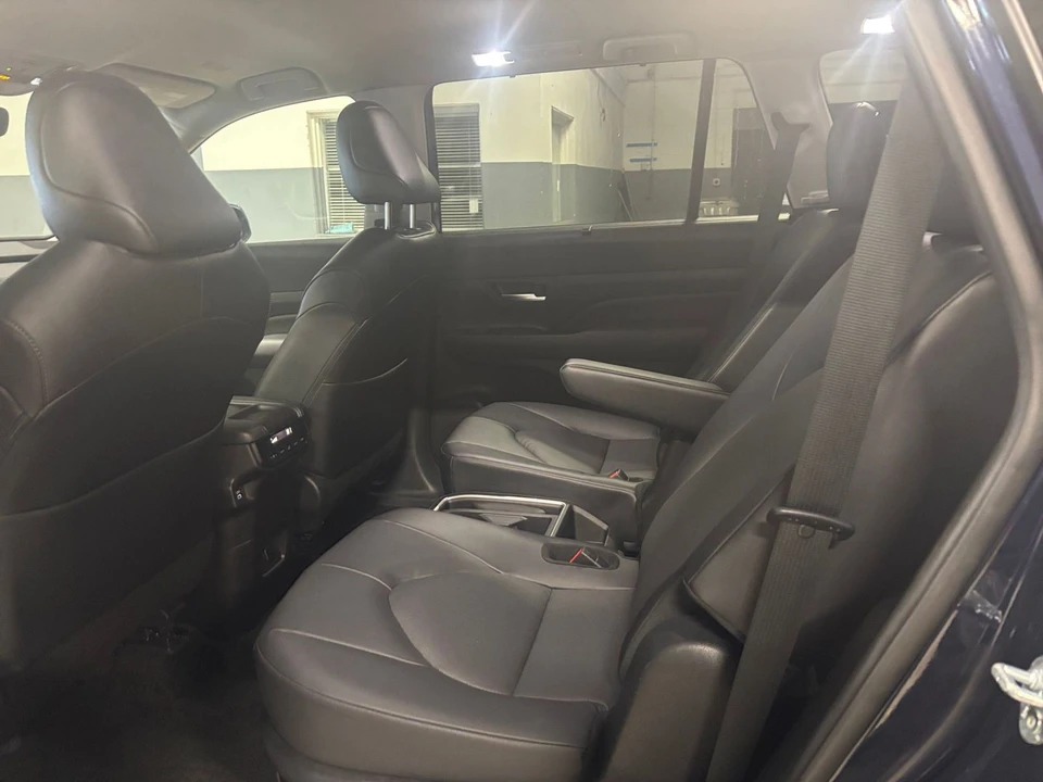 2025 Toyota Highlander - Image 22 of 31