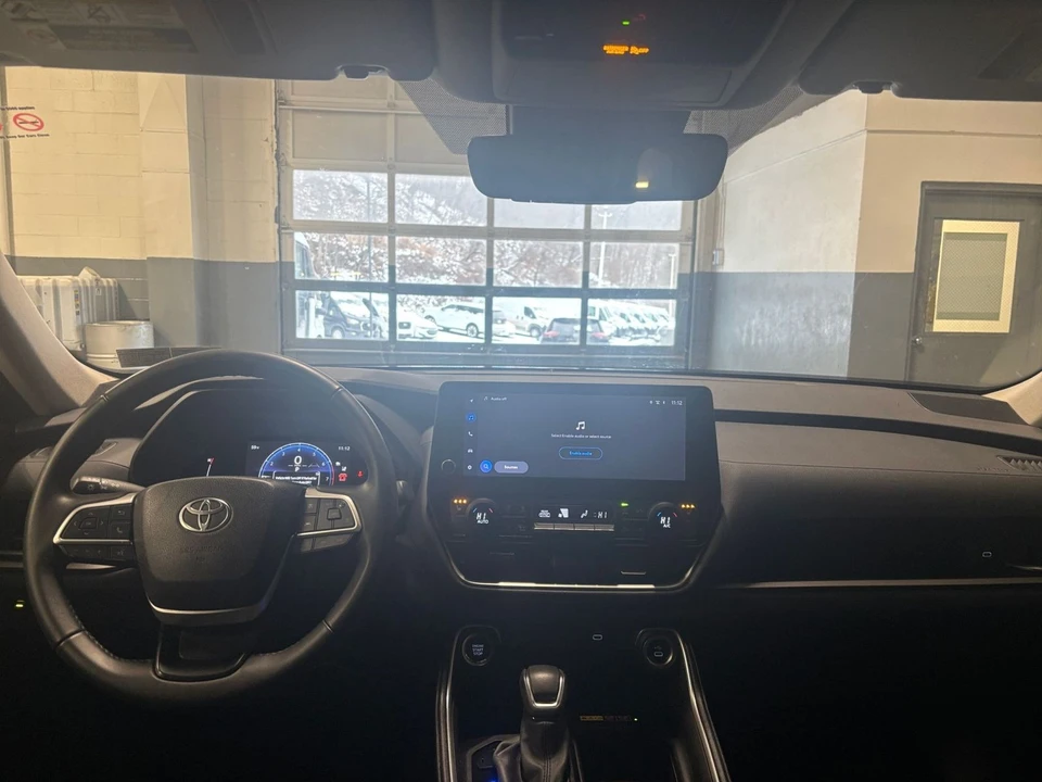 2025 Toyota Highlander - Image 30 of 31