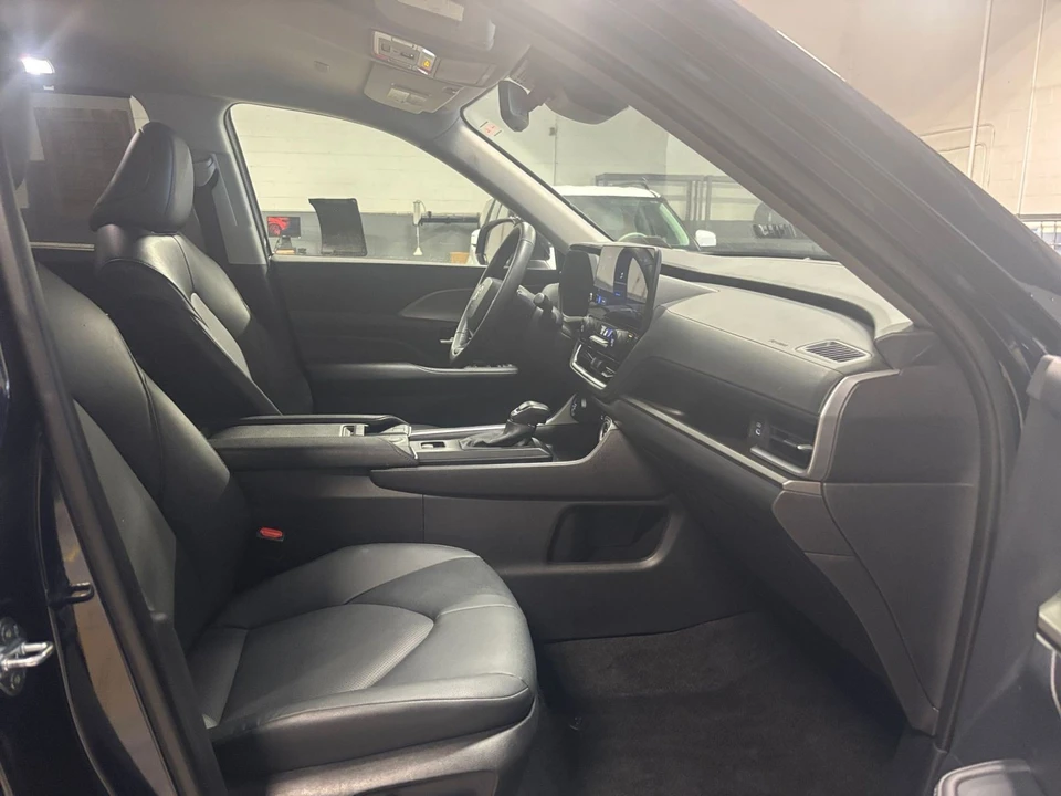 2025 Toyota Highlander - Image 23 of 31